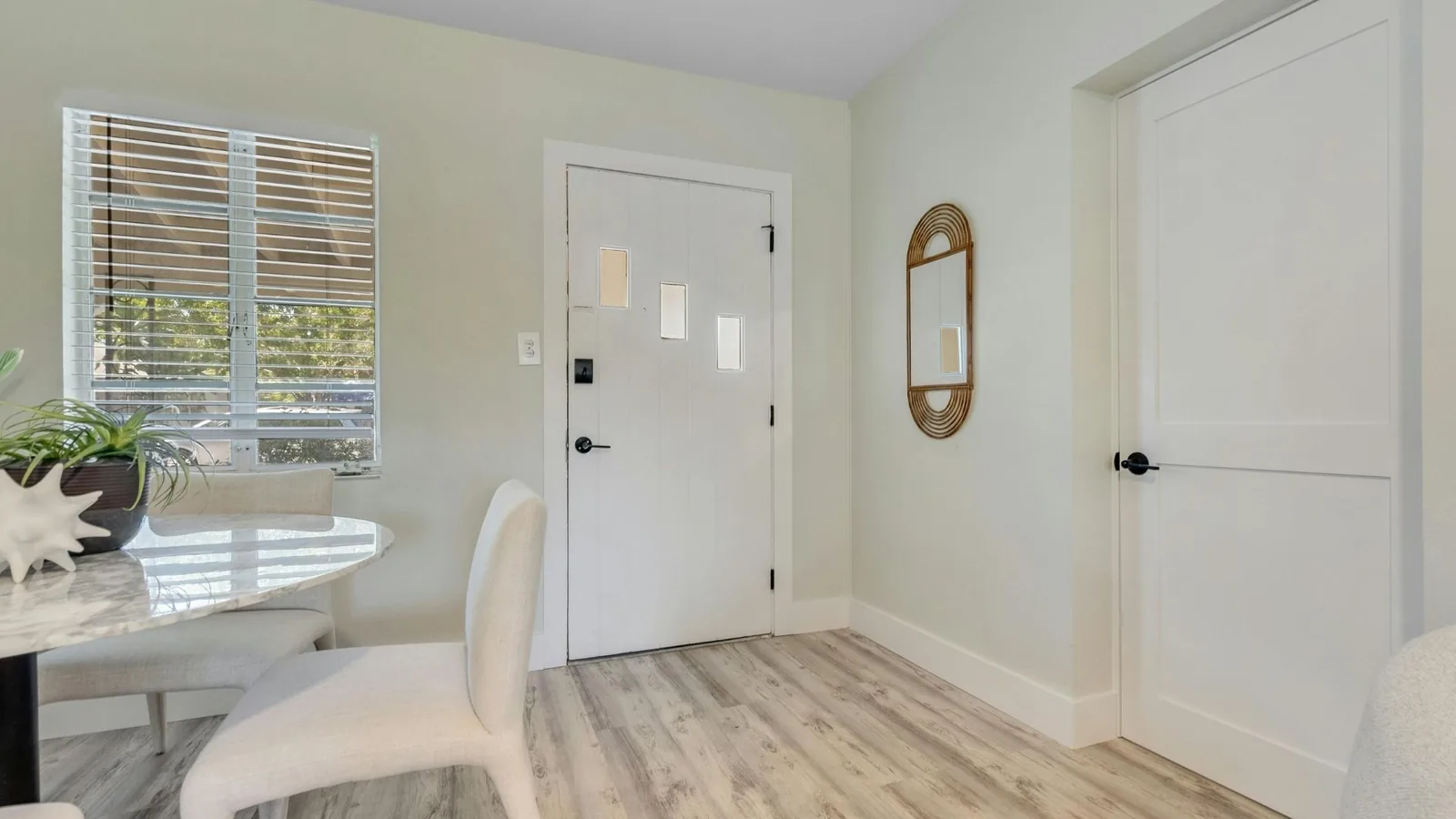 Clean home entry with dining nook